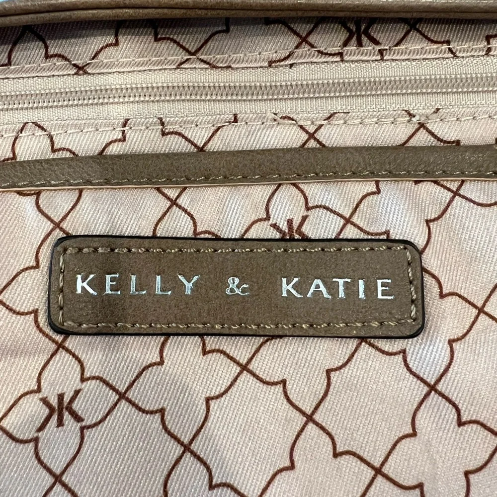 NWOT Kelly & Katie Faux Leather Chain Clutch/Wristlet - Picture 5 of 16